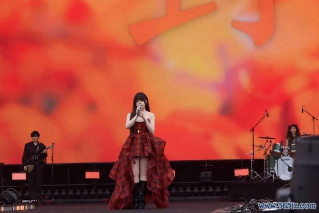 杨默依官宣初次个东谈主巡演《我好思要向你率直》 音乐率直之旅启程